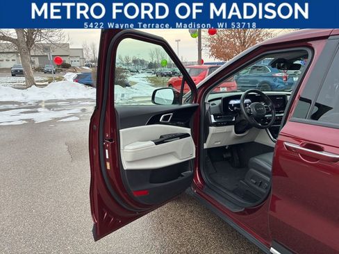 Used 2024 Kia Carnival SX Prestige image 9