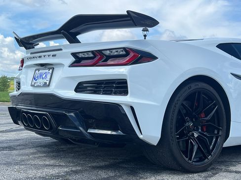 Used 2025 Chevrolet Corvette Z06 w/ Z07 Performance Package RWD image 12