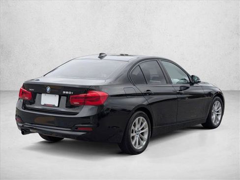 Used 2017 BMW 320i xDrive Sedan image 5