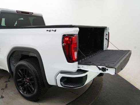 Used 2025 GMC Sierra 1500 Elevation image 9
