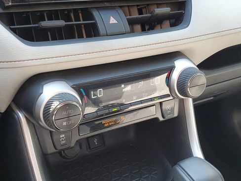 Used 2020 Toyota RAV4 XLE w/ Convenience Package image 29