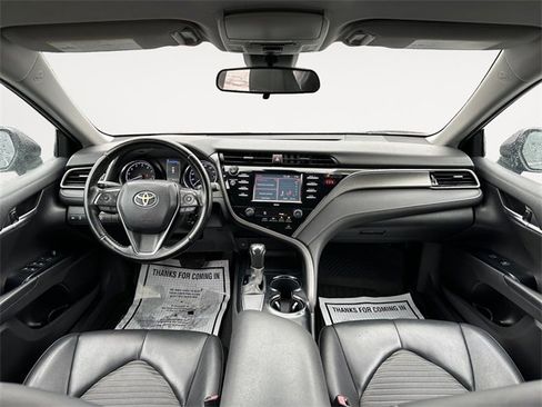 Used 2020 Toyota Camry SE image 10