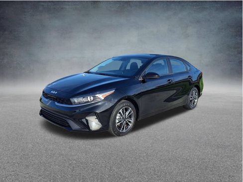 Used 2024 Kia Forte LXS FWD image 3