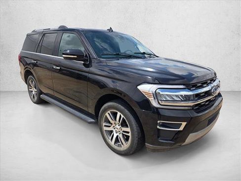Used 2024 Ford Expedition Limited RWD image 3