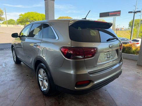 Used 2019 Kia Sorento L image 4