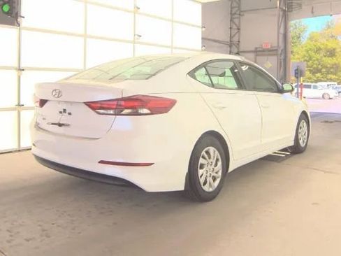 Used 2018 Hyundai Elantra SE FWD image 2