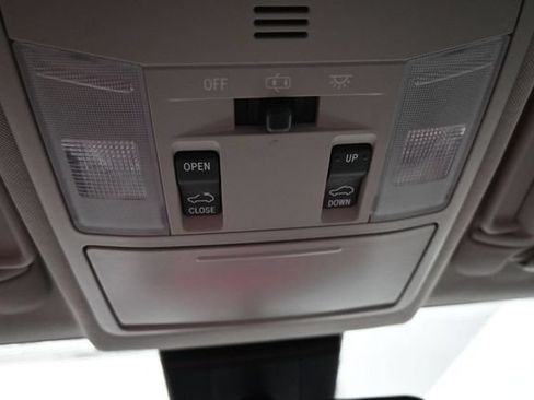 Used 2017 Toyota RAV4 XLE FWD image 16