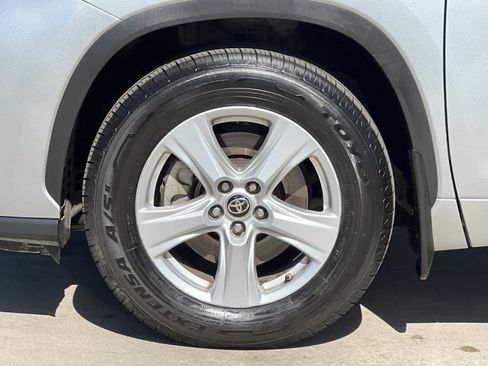 Used 2022 Toyota Highlander L image 27