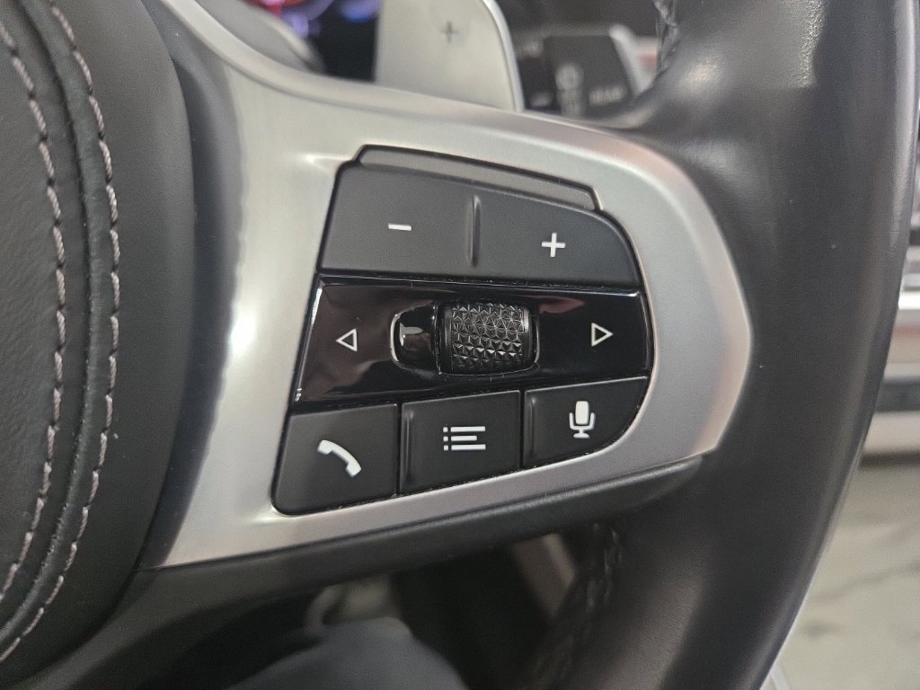 Used 2020 BMW X7 M50i w/ Dynamic Handling Package AWD/4WD image 19