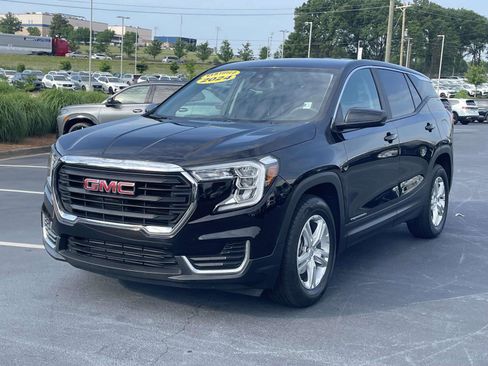 Used 2024 GMC Terrain SLE FWD image 3