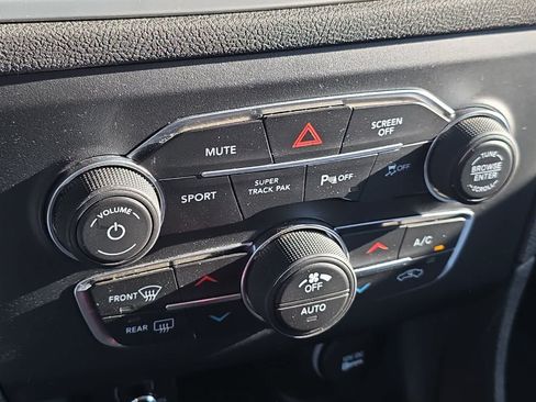 Used 2017 Dodge Charger R/T RWD image 20