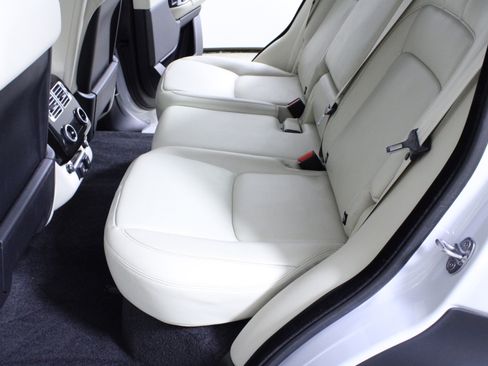 Used 2020 Land Rover Range Rover HSE image 12