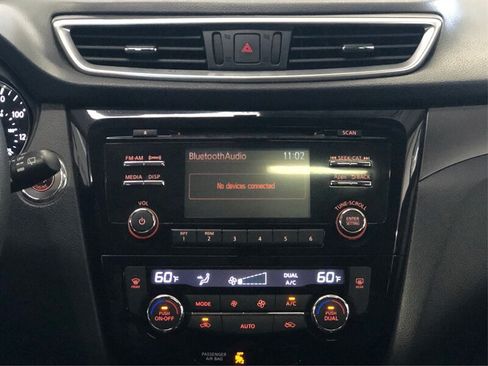 Used 2015 Nissan Rogue SV AWD/4WD image 14