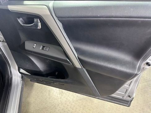 Used 2016 Toyota RAV4 XLE AWD/4WD image 9
