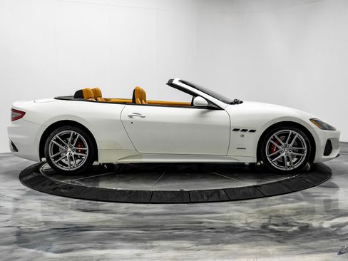 Used 2018 Maserati GranTurismo Sport image 22
