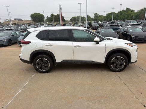 Used 2025 Nissan Rogue SV FWD image 6