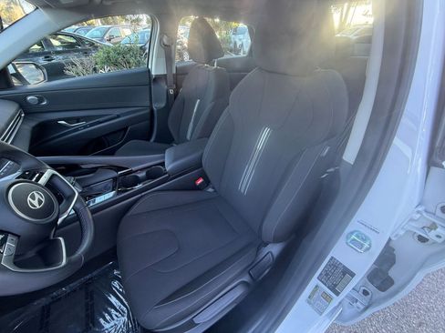Used 2025 Hyundai Elantra SEL image 32