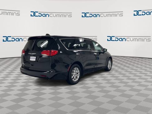 Used 2023 Chrysler Voyager LX FWD image 8