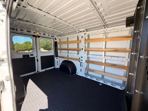 Used 2025 RAM ProMaster 2500 w/ U-Haul Equipment Group FWD image 13