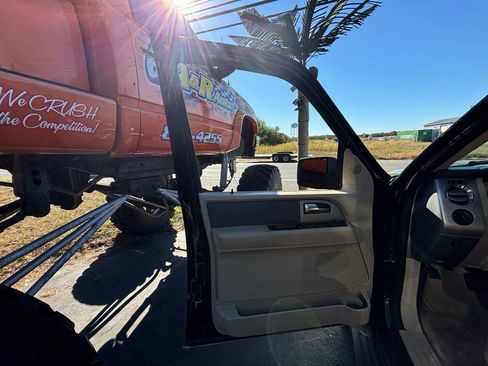 Used 2011 Ford Expedition XLT w/ 202A Rapid Spec Order Code image 21