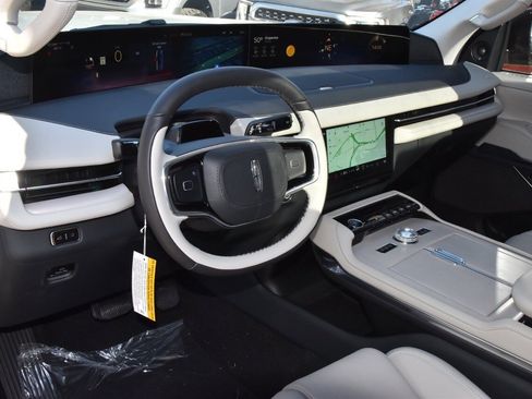 New 2025 Lincoln Navigator Reserve image 38