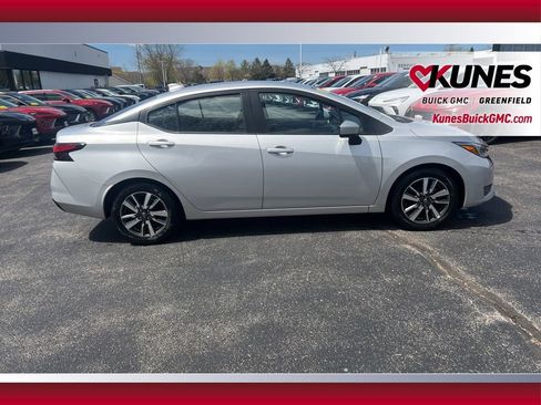 Used 2025 Nissan Versa SV FWD image 4