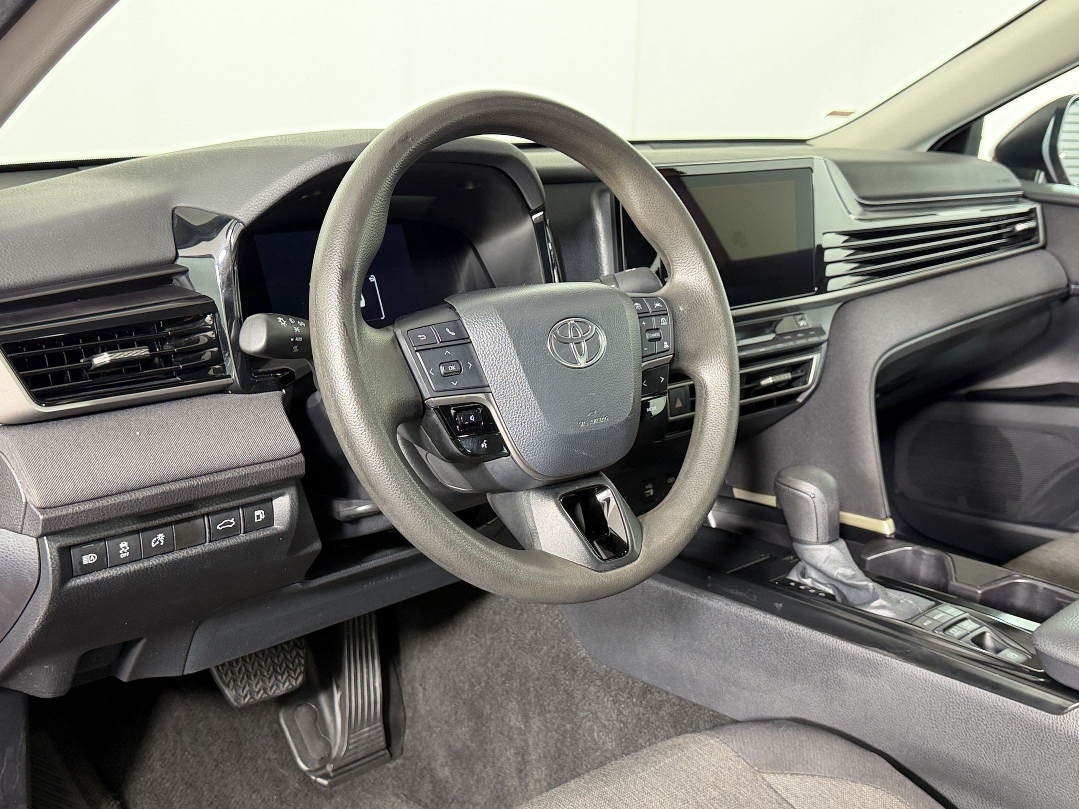 Used 2025 Toyota Camry LE FWD image 3