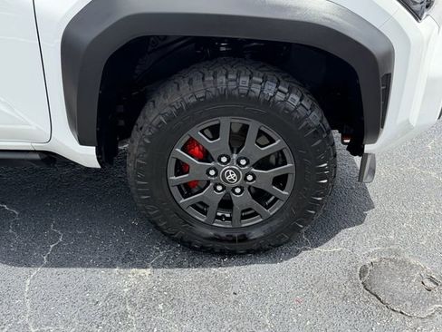 Used 2025 Toyota 4Runner SR5 AWD/4WD image 9