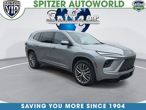 Used 2025 Buick Enclave Avenir AWD/4WD image 2