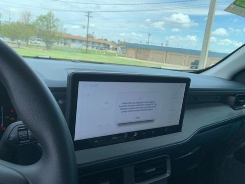 Used 2025 Ford Maverick XL w/ Equipment Group 102A image 21