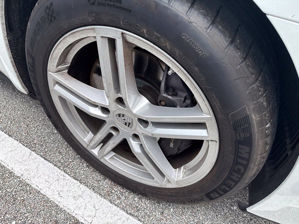 Certified 2025 Porsche Panamera RWD image 27