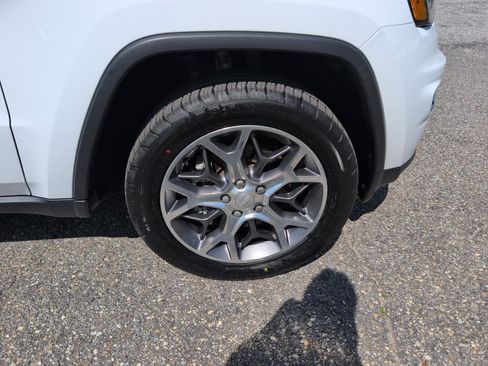 Used 2022 Jeep Grand Cherokee Limited w/ Trailer Tow Group IV image 9