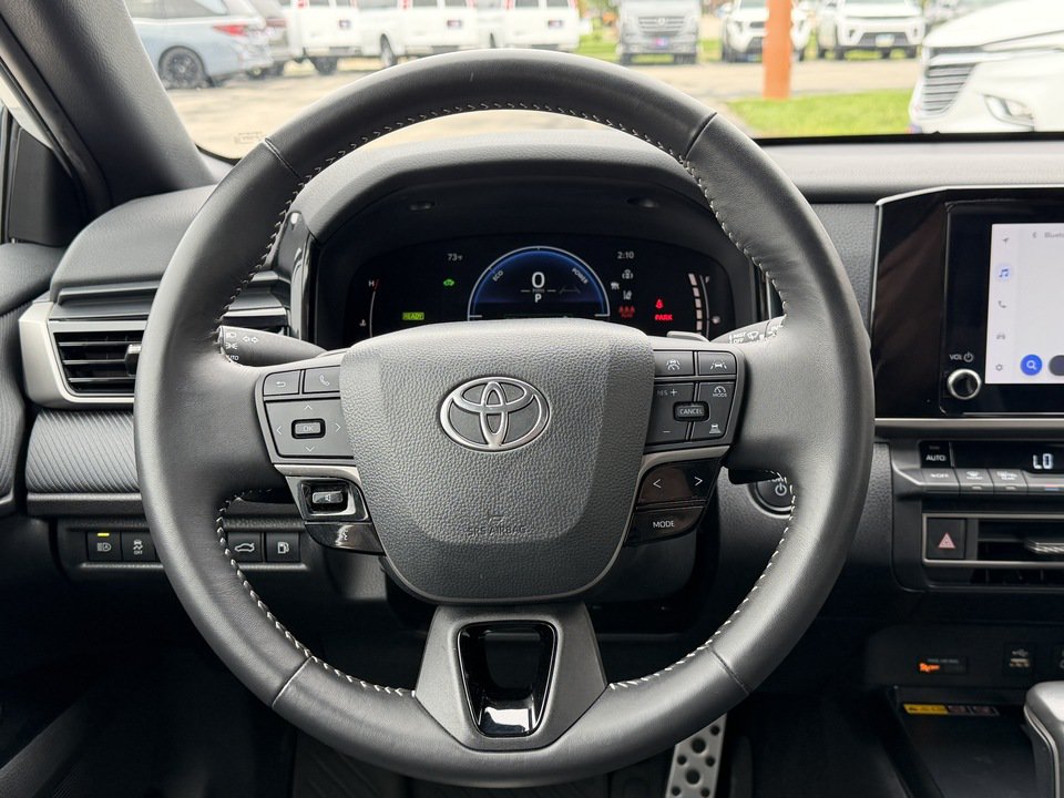 Used 2025 Toyota Camry SE AWD/4WD image 12