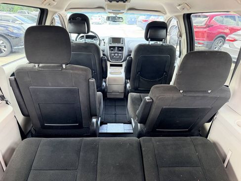 Used 2015 Dodge Grand Caravan SXT w/ UConnect Hands-Free Group FWD image 9