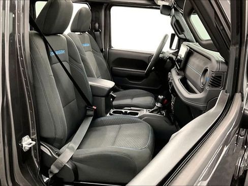 Used 2025 Jeep Wrangler Unlimited Rubicon 4xe w/ Convenience Group image 8
