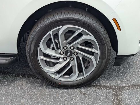 New 2027 Lincoln Navigator Premiere RWD image 11