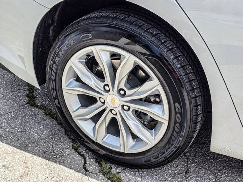 Used 2025 Chevrolet Malibu LT FWD image 8
