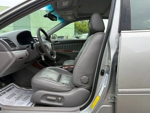 Used 2002 Toyota Camry XLE image 11