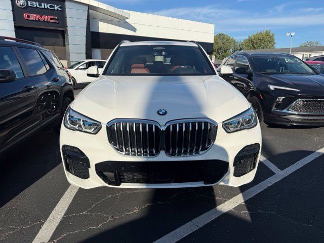 Used 2022 BMW X5 xDrive40i w/ M Sport Package AWD/4WD image 3