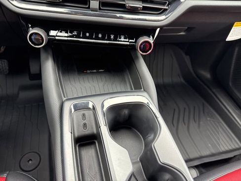 New 2025 Chevrolet Equinox EV RS image 17