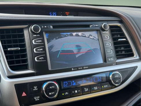Used 2018 Toyota Highlander XLE AWD/4WD image 30