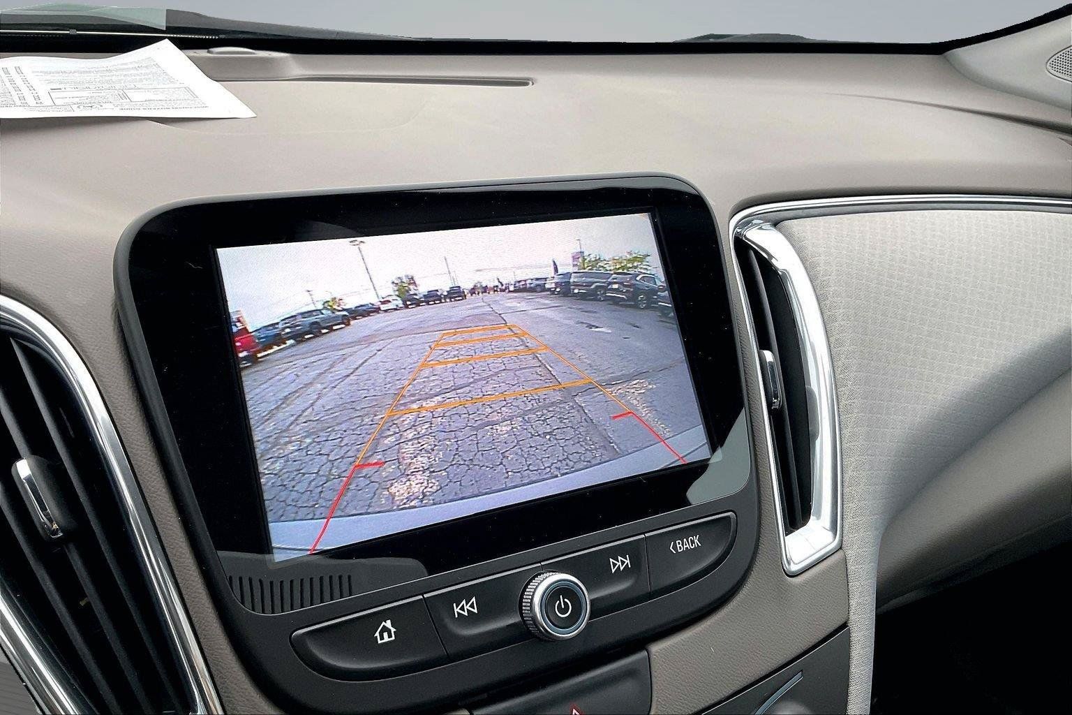 Used 2017 Chevrolet Malibu LT FWD image 21