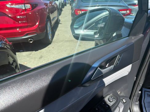 Used 2023 Volkswagen Taos SE w/ Panoramic Sunroof Package AWD/4WD image 17