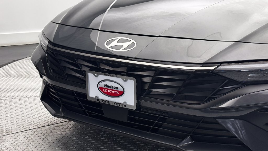 Used 2024 Hyundai Elantra SEL w/ Convenience Package FWD image 2