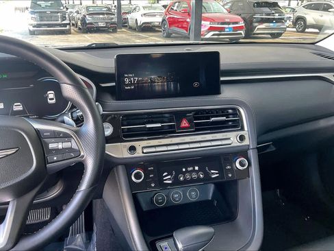 Used 2025 Genesis G70 2.5T RWD image 7