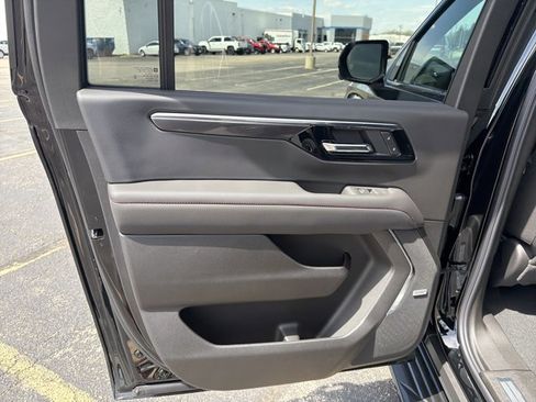 New 2026 Chevrolet Suburban RST w/ RST Capability Package AWD/4WD image 24