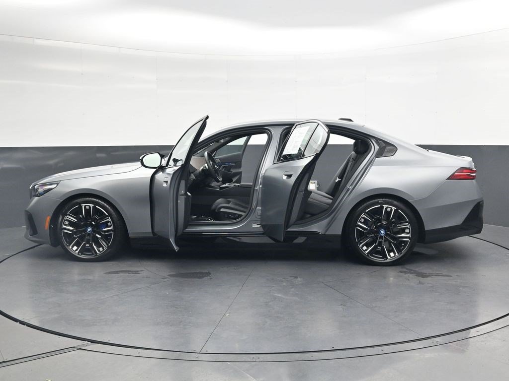 Used 2025 BMW i5 M60 w/ Executive Package AWD/4WD image 35