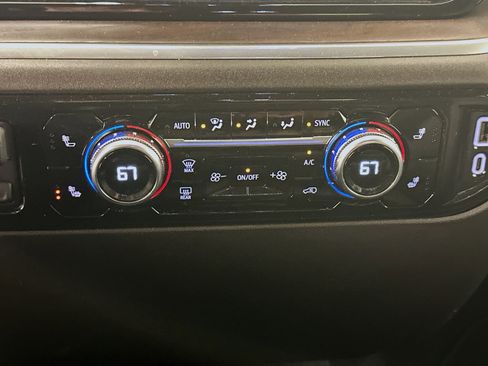 Used 2025 GMC Sierra 1500 SLT image 24