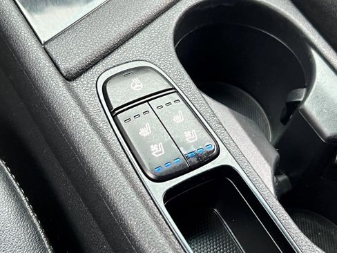 Used 2018 Kia Niro EX Premium image 23