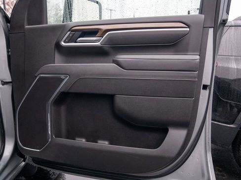 Used 2025 Chevrolet Silverado 2500 LT w/ Convenience Package image 11